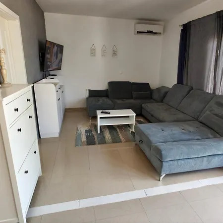 شقة Brela, Cozy House With A Beautiful Sea View