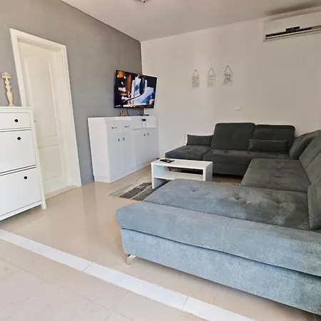 Brela, Cozy House With A Beautiful Sea View بريلا